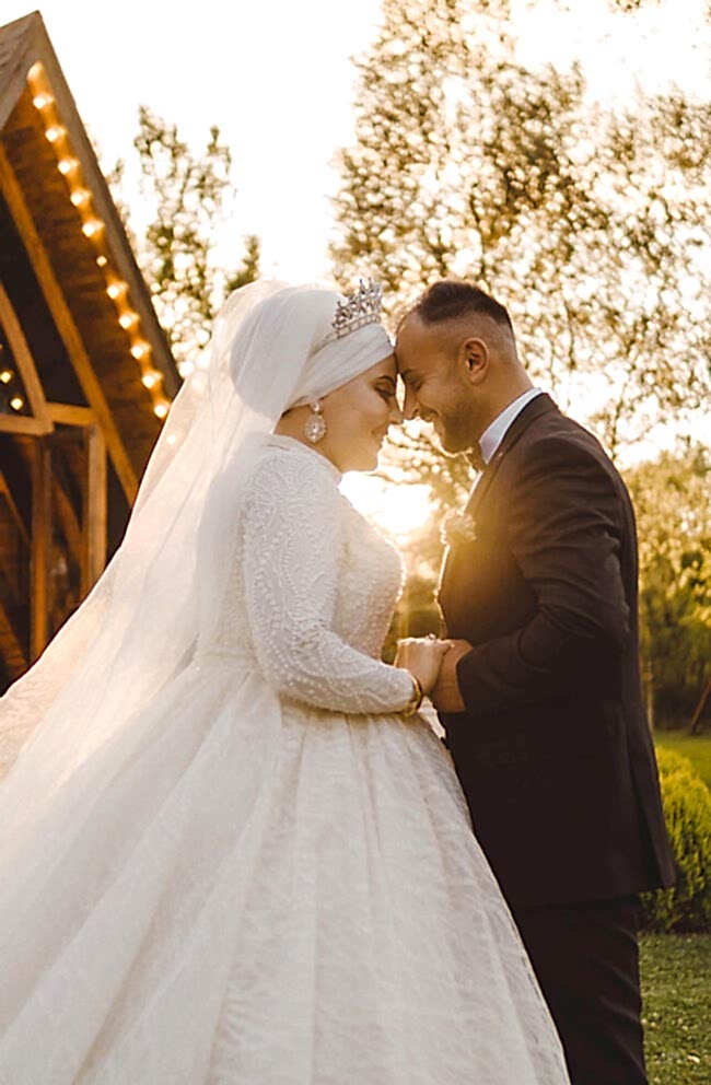 Sivas | Fotoğrafçı | Düğün | Dış Çekim | Stüdyo | Kamera | Dron | Kına | Nişan | Nikah | Klip | Hikaye | Kuaför | Gelinlik | Plato | Fiyat | Uygun | Sonbahar | Konsept | 2023 | Bungalov | Medrese | Gelin | Damat | Albüm